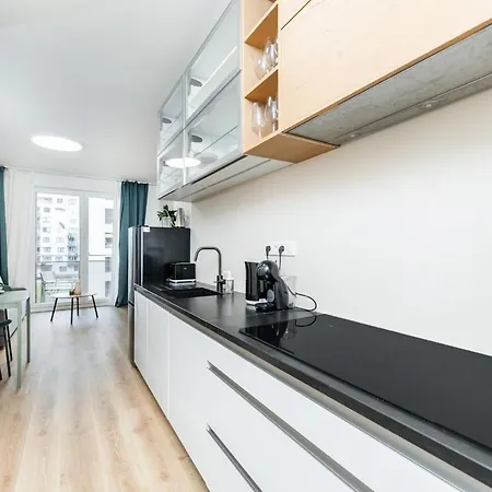 Apartment Rentero Bright New With Balcony Near O2 Arena *