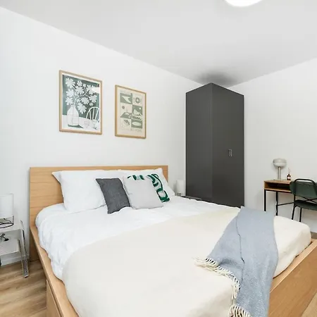 Rentero Bright New With Balcony Near O2 Arena * Prague