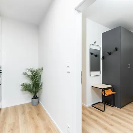 Rentero Bright New With Balcony Near O2 Arena *